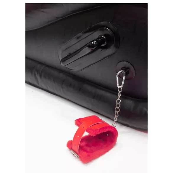 Desirel Magic Pillow - Piepūšams BDSM seksa mēbeļu spilvens ar roku dzelžiem (sarkans)
