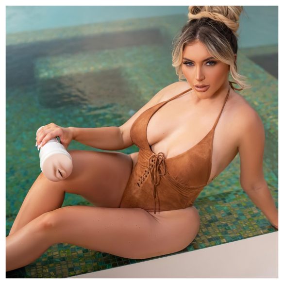 Fleshlight Kayley Gunner - dzīvesveida vagīna (dabīga)