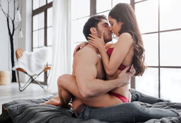 10 kamasutras pozas, ko vajadzētu izmēģināt katram pārim