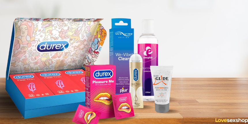 Durex un citu zīmolu lubrikanti, prezervatīvi un tīrīšanas līdzekļi anālajam seksam, izkārtoti uz galda drošībai un baudai.